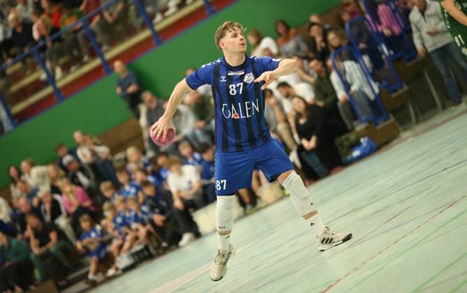 RECORD DATE NOT STATED Handball, Saison 2025 2026, 3. Liga, Staffel Nord-Ost. HG Hamburg-Barmbek - Eintracht Hildesheim. Aufnahmedatum: 11. Oktober 2025. Ben Rune Behncke (Barmbek) beim Siebenmeter. Wandsbek Hamburg