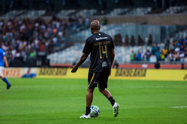 Desafio de Gigantes no Mineirão BELO HORIZONTE, MG - 11.10.2025: DESAFIO DE GIGANTES NO MINEIRaO - Match between Alex& 39;s Team and Ronaldinho Gaucho& 39;s Team. Challenge of the Giants, held at Mineirao Stadium in Belo Horizonte, Minas Gerais. In the photo, Claudio Cacapa (Photo: Dan Costa Fotoarena) x2821779x  DanxCosta