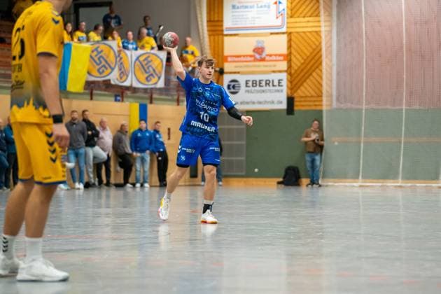 Handball I Herren I Saison 2025-2026 I 3. Liga I 7. Spieltag I TV Bittenfeld 2 - HSG Konstanz I 11.10.2025 Maurice Widmaier (10, TV Bittenfeld 2) mit Ball Waiblingen Gemeindehalle Bittenfeld Baden-Württemberg Deutschland Copyright: xLobeca MaxxPetershansx