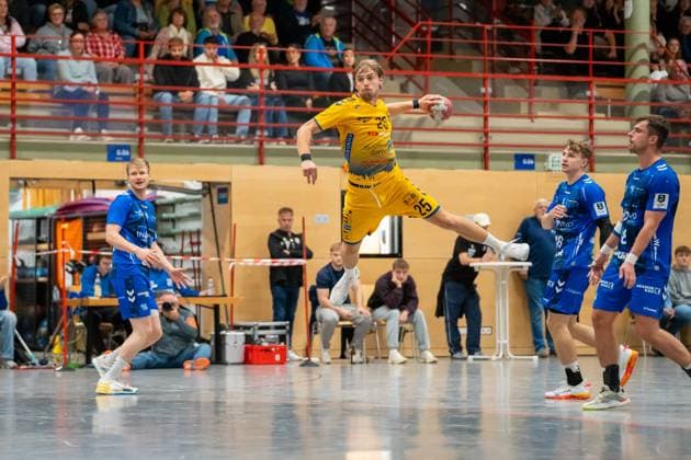 Handball I Herren I Saison 2025-2026 I 3. Liga I 7. Spieltag I TV Bittenfeld 2 - HSG Konstanz I 11.10.2025 Jan Stotten (25, HSG Konstanz) im Wurf Waiblingen Gemeindehalle Bittenfeld Baden-Württemberg Deutschland Copyright: xLobeca MaxxPetershansx