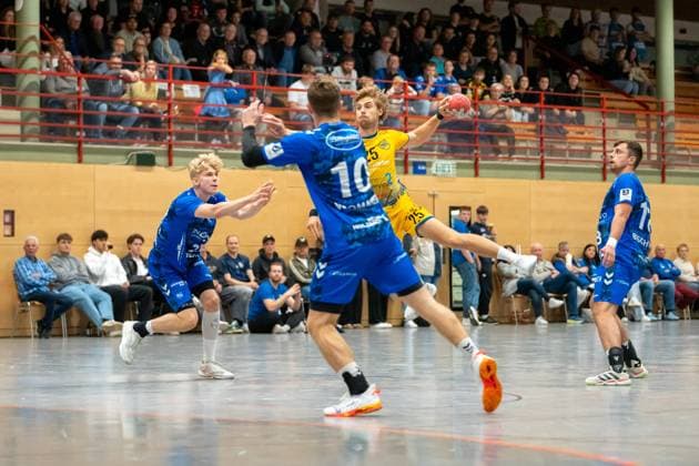 Handball I Herren I Saison 2025-2026 I 3. Liga I 7. Spieltag I TV Bittenfeld 2 - HSG Konstanz I 11.10.2025 Jan Stotten (25, HSG Konstanz) im Wurf Waiblingen Gemeindehalle Bittenfeld Baden-Württemberg Deutschland Copyright: xLobeca MaxxPetershansx