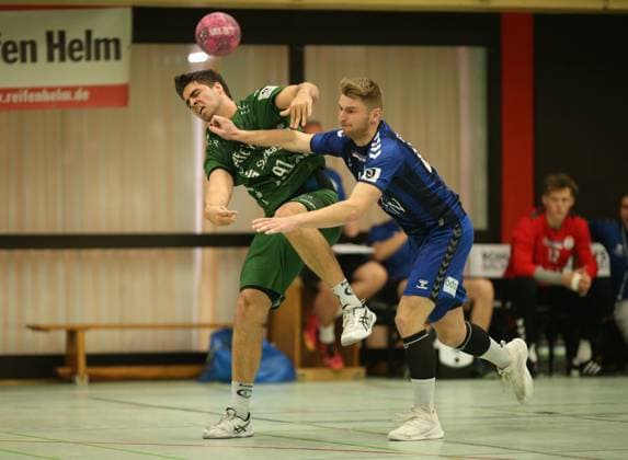 RECORD DATE NOT STATED Handball, Saison 2025 2026, 3. Liga, Staffel Nord-Ost. HG Hamburg-Barmbek - Eintracht Hildesheim. Aufnahmedatum: 11. Oktober 2025. Florian Billepp (Eintracht, l.), Michael Kühn. Wandsbek Hamburg