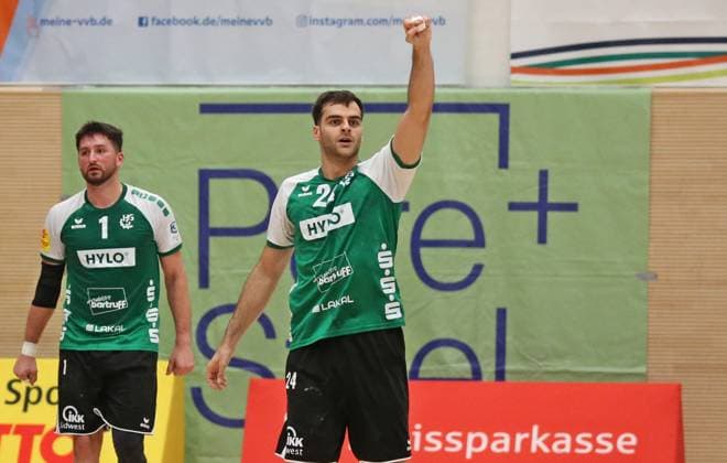 11.10.2025, xmohx, Handball 3.Liga Staffel Südwest, HG Saarlouis - TSG Haßloch v.l. Muhamet Durmishi (Saarlouis) bejubelt einen Punkt seines Teams (DFL DFB REGULATIONS PROHIBIT ANY USE OF PHOTOGRAPHS as IMAGE SEQUENCES and or QUASI-VIDEO) Saarlouis