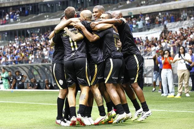 RECORD DATE NOT STATED Challenge of giants - mineirao 60 years Belo Horizonte (MG), 10 11 2025 - Football Ronaldinho s Team x Alex s Team - Ronaldinho s Team celebrates a goal with Tardelli during the commemorative match between Ronaldinho s Team and Alex s Team, a friendly match celebrating Mineirao s 60th anniversary, held at Minas Arena (Mineirao), this Saturday (11) at 4:00 pm (Brasilia time). Minas Gerais Brasil Copyright: xEvandroxOliveirax