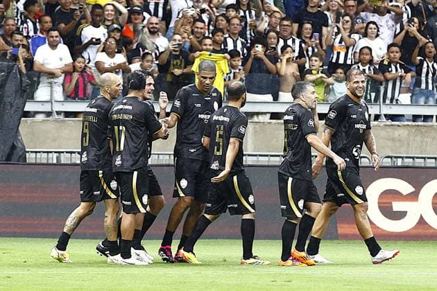 RECORD DATE NOT STATED Challenge of giants - mineirao 60 years Belo Horizonte (MG), 10 11 2025 - Football Ronaldinho s team x Alex s team - Ronaldinho s team celebrates a goal with Tardelli during the commemorative match between Ronaldinho s team and Alex s team, a friendly match celebrating Mineirao s 60th anniversary, held at Minas Arena (Mineirao), this Saturday (11) at 4:00 pm (Brasilia time). Minas Gerais Brasil Copyright: xEvandroxOliveirax