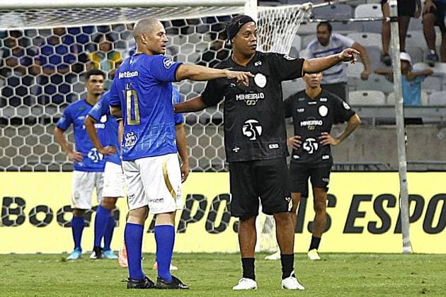 RECORD DATE NOT STATED Challenge of giants - mineirao 60 years Belo Horizonte (MG), 10 11 2025 - Football Ronaldinho s Team x Alex s Team - Alex and Ronaldinho lead a friendly match in celebration of Mineirao s 60th anniversary, held at Minas Arena (Mineirao), this Saturday (11) at 4:00 pm (Brasilia time). Minas Gerais Brasil Copyright: xEvandroxOliveirax