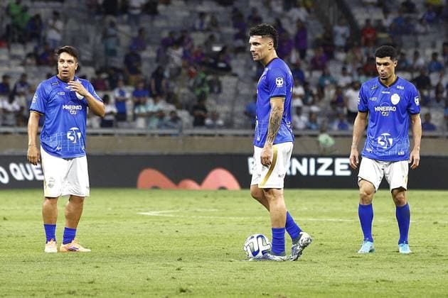 RECORD DATE NOT STATED Challenge of giants - mineirao 60 years Belo Horizonte (MG), 10 11 2025 - Football Ronaldinho s Team x Alex s Team - Egidio prepares to take a free kick during the commemorative match between Ronaldinho s Team and Alex s Team, a friendly match celebrating Mineirao s 60th anniversary, held at Minas Arena (Mineirao), this Saturday (11) at 4:00 pm (Brasilia time). Minas Gerais Brasil Copyright: xEvandroxOliveirax