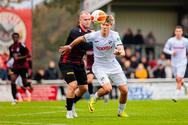 v.l. Tom Fuhrmann (VfL Luebeck-Schwartau, 08), Marco Mannhardt (SC Verl, 22) im Zweikampf GER, VfL Theesen vs. SC Verl, Fussball, Westfalenpokal, Achteilfinale, Spielzeit 2025 2026, 11.10.2025 DFL Regulations prohibit any use of photographers as image sequences and or quasi-video. GER, VfL Theesen vs. SC Verl, Fussball, Westfalenpokal, Achteilfinale, Spielzeit 2025 2026, 11.10.2025 Bielefeld Copyright: xEibner-Pressefoto JanxRollingerx EP_JSK