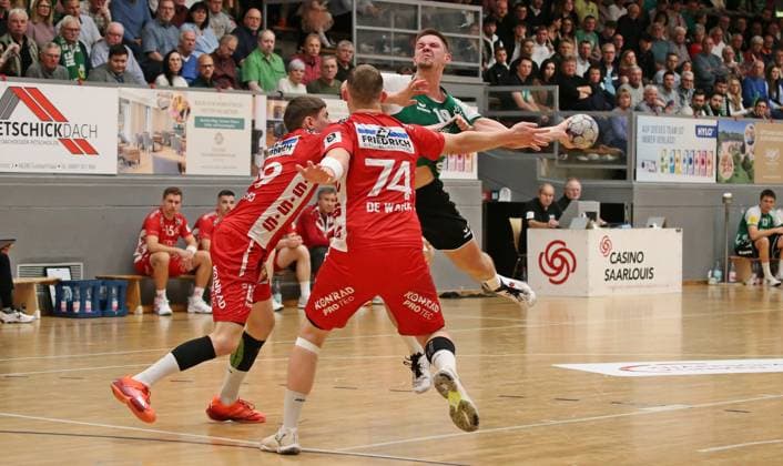 11.10.2025, xmohx, Handball 3.Liga Staffel Südwest, HG Saarlouis - TSG Haßloch v.l. Vadym Oskilko, Yann de Waha (Kirchzell), Lars Weißgerber (Saarlouis) (DFL DFB REGULATIONS PROHIBIT ANY USE OF PHOTOGRAPHS as IMAGE SEQUENCES and or QUASI-VIDEO) Saarlouis