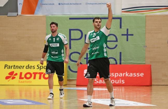 11.10.2025, xmohx, Handball 3.Liga Staffel Südwest, HG Saarlouis - TV Kirchzell v.l. Muhamet Durmishi (Saarlouis) bejubelt einen Punkt seines Teams (DFL DFB REGULATIONS PROHIBIT ANY USE OF PHOTOGRAPHS as IMAGE SEQUENCES and or QUASI-VIDEO) Saarlouis