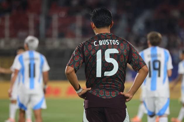 Futbol, Mexico vs Argentina. Mundial sub 20, Chile 2025. El jugador de Mexico Cesar Bustos es fotografiado durante un partido de cuartos de final del mundial sub 20 contra Argentina disputado en el estadio Nacional de Santiago, Chile. 11 10 2025 Jonnathan Oyarzun Photosport Football, Mexico vs Argentina. U-20 World Cup Championship. Mexico™s player Cesar Bustos is pictured during a quarterfinal match of the U-20 World Cup against Argentina at the Nacional stadium in Santiago, Chile. 11 10 2025 Jonnathan Oyarzun Photosport Mexico vs Argentina, mundial sub 20 Chile 2025 