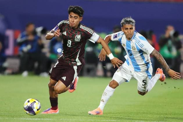 Futbol, Mexico vs Argentina. Mundial sub 20, Chile 2025. El jugador de Mexico Elias Montiel es fotografiado durante un partido de cuartos de final del mundial sub 20 contra Argentina disputado en el estadio Nacional de Santiago, Chile. 11 10 2025 Jonnathan Oyarzun Photosport Football, Mexico vs Argentina. U-20 World Cup Championship. Mexico™s player Elias Montiel is pictured during a quarterfinal match of the U-20 World Cup against Argentina at the Nacional stadium in Santiago, Chile. 11 10 2025 Jonnathan Oyarzun Photosport Mexico vs Argentina, mundial sub 20 Chile 2025 