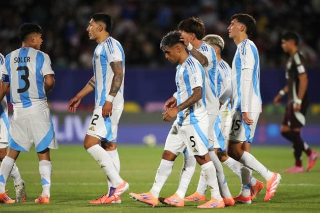 Futbol, Mexico vs Argentina. Mundial sub 20, Chile 2025. El jugador de Argentina Milton Delgado es fotografiado durante un partido de cuartos de final del mundial sub 20 contra Mexico disputado en el estadio Nacional de Santiago, Chile. 11 10 2025 Jonnathan Oyarzun Photosport Football, Mexico vs Argentina. U-20 World Cup Championship. Argentina™s player Milton Delgado is pictured during a quarterfinal match of the U-20 World Cup against Mexico at the Nacional stadium in Santiago, Chile. 11 10 2025 Jonnathan Oyarzun Photosport Mexico vs Argentina, mundial sub 20 Chile 2025 