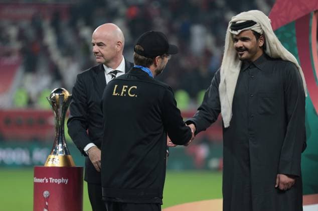 Liverpool FC vs CR Flamengo - FIFA Club World Cup Qatar 2019 DOHA, QATAR - DECEMBER 21: Head Coach of Liverpool Jurgen Klopp shakes hands with President of FIFA Gianni Infantino and Sheikh Joaan bin Hamad bin Khalifa Al-Thani during the cup ceremony at the end of the FIFA Club World Cup Qatar 2019 Final match between Liverpool FC and CR Flamengo at Khalifa International Stadium in Doha, Qatar on December 21, 2019. Qatar World. Editorial use only. Please get in touch for any other usage.  Copyright: x2025xAnadoluxMohammedxDabbousx