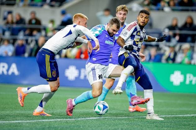 October 11, 2025, Seattle, Washington, USA: Seattle Sounders FC forward Jordan Morris (13) and Real Salt Lake defender Brayan Vera (4) during the match between Real Salt Lake and the Seattle Sounders FC in the 2025 Major League Soccer match at Lumen Field, Seattle, Washington Seattle USA - ZUMAj111 20251011_zsp_j111_025 Copyright: xTomxJonesx