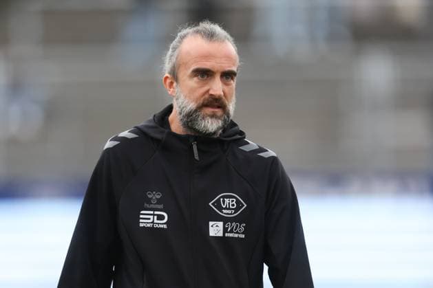 11.10.2025, Fussball, Herren, Regionalliga Nord, 14. Spieltag, VfB Oldenburg - BSV Kickers Emden Trainer Dario Fossi (VfB Oldenburg)