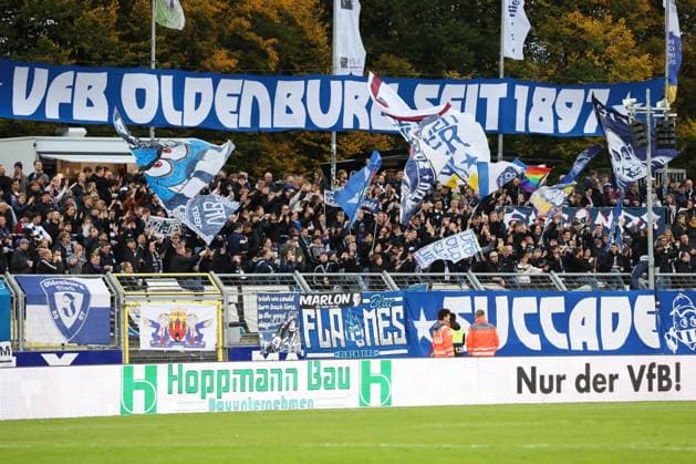 11.10.2025, Fussball, Herren, Regionalliga Nord, 14. Spieltag, VfB Oldenburg - BSV Kickers Emden Fanlager Fanblock Fans VfB Oldenburg