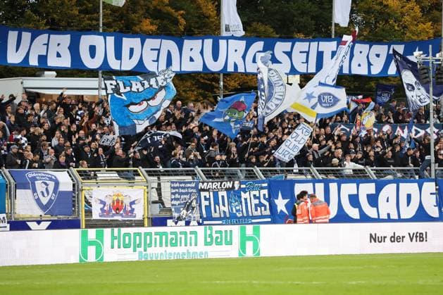 11.10.2025, Fussball, Herren, Regionalliga Nord, 14. Spieltag, VfB Oldenburg - BSV Kickers Emden Fanlager Fanblock Fans VfB Oldenburg