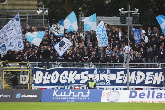 11.10.2025, Fussball, Herren, Regionalliga Nord, 14. Spieltag, VfB Oldenburg - BSV Kickers Emden Fanlager Fanblock Fans BSV Kickers Emden