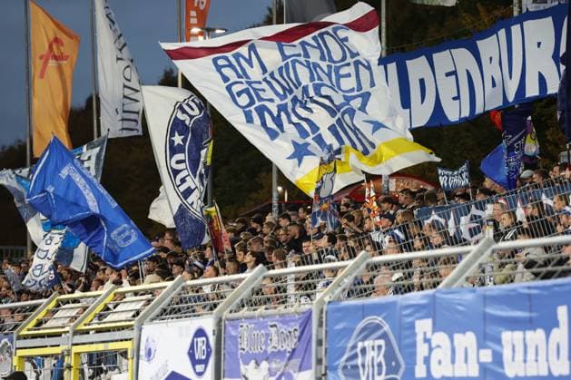 11.10.2025, Fussball, Herren, Regionalliga Nord, 14. Spieltag, VfB Oldenburg - BSV Kickers Emden Fanlager Fanblock Fans VfB Oldenburg