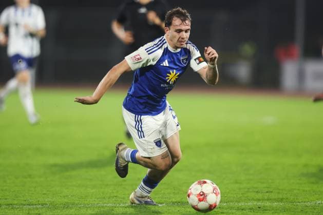 11.10.2025, Fussball, Herren, Regionalliga Nord, 14. Spieltag, VfB Oldenburg - BSV Kickers Emden Michel Eickschläger (blau 23 BSV Kickers Emden)