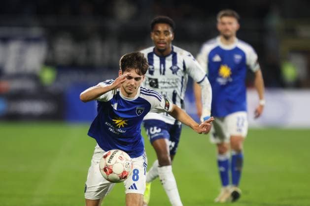 11.10.2025, Fussball, Herren, Regionalliga Nord, 14. Spieltag, VfB Oldenburg - BSV Kickers Emden Mika Eickhoff (blau 8 BSV Kickers Emden)
