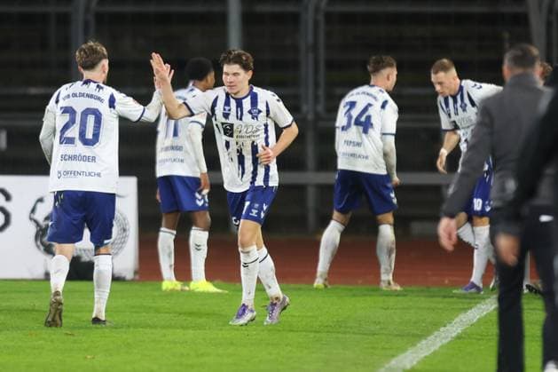 11.10.2025, Fussball, Herren, Regionalliga Nord, 14. Spieltag, VfB Oldenburg - BSV Kickers Emden Torjubel 2:1 durch Moses Otuali (30 VfB Oldenburg)