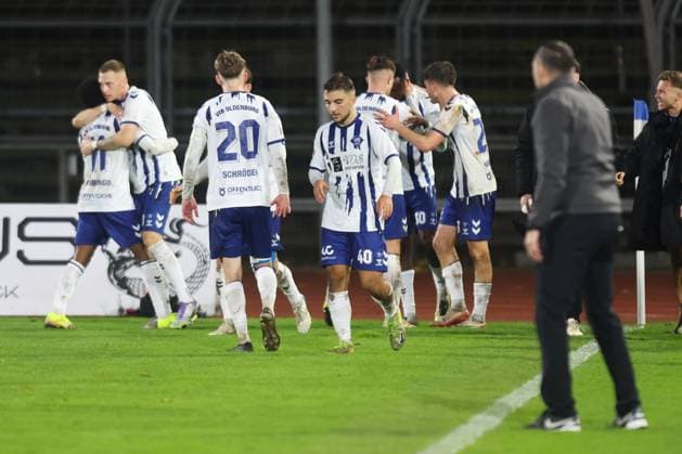 11.10.2025, Fussball, Herren, Regionalliga Nord, 14. Spieltag, VfB Oldenburg - BSV Kickers Emden Torjubel 2:1 durch Moses Otuali (30 VfB Oldenburg)