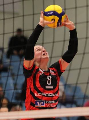 Volleyball-Bundesliga der Frauen: Zuspielerin Zoe Konjer von den ETV Hamburger Volksbank Volleys in der Bundesliga-Premieren-Partie gegen den Allianz MTV Stuttgart.
