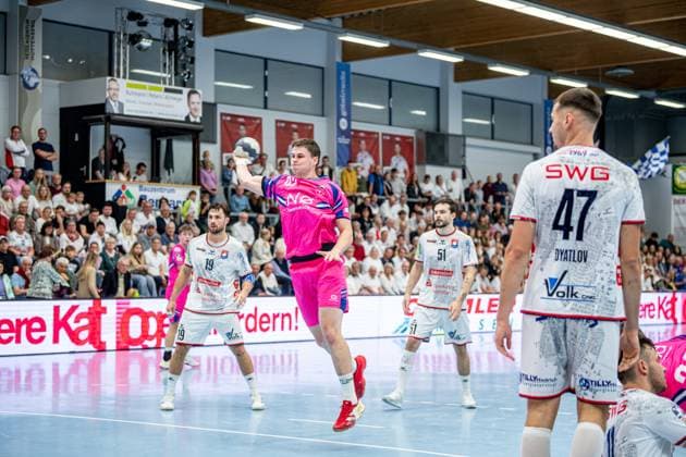 2. Handball Bundesliga; TV Hüttenberg - TSV Bayer Dormagen, 11.10.25 Jan Schmidt (TSV Bayer Dormagen, 42), Vit Reichl (TV Hüttenberg, 19), Hendrik Schreiber (TV Hüttenberg, 51), Danil Dyatlov (TV Hüttenberg, 47) 2. Handball Bundesliga; TV Hüttenberg - TSV Bayer Dormagen: Hüttenberg, 11.10.25 Copyright: xBEAUTIFULxSPORTS Roeczeyx