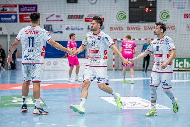 2. Handball Bundesliga; TV Hüttenberg - TSV Bayer Dormagen, 11.10.25 David Kuntscher (TV Hüttenberg, 97), Tim Rüdiger (TV Hüttenberg, 18), Lasse Ohl (TV Hüttenberg, 11) 2. Handball Bundesliga; TV Hüttenberg - TSV Bayer Dormagen: Hüttenberg, 11.10.25 Copyright: xBEAUTIFULxSPORTS Roeczeyx