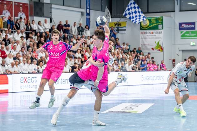 2. Handball Bundesliga; TV Hüttenberg - TSV Bayer Dormagen, 11.10.25 Max Schmidt (TSV Bayer Dormagen, 34), Luca Krist (TSV Bayer Dormagen, 2), Hendrik Schreiber (TV Hüttenberg, 51), David Kuntscher (TV Hüttenberg, 97) 2. Handball Bundesliga; TV Hüttenberg - TSV Bayer Dormagen: Hüttenberg, 11.10.25 Copyright: xBEAUTIFULxSPORTS Roeczeyx