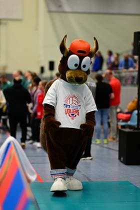 Volleyball I Frauen I Saison 2025-2026 I Bundesliga I 1. Spieltag I ETV Hamburger Volksbank Volleys - Allianz MTV Stuttgart I 11.10.2025 ETV Maskottchen Eichhörnchen Hamburg CU-Arena Hamburg Deutschland Copyright: xLobeca FelixxSchlikisx