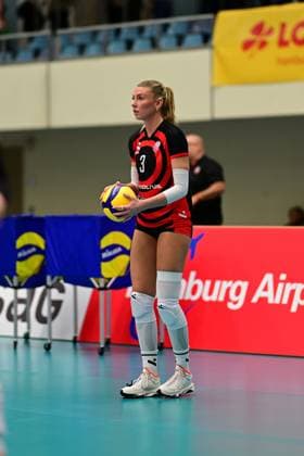 Volleyball I Frauen I Saison 2025-2026 I Bundesliga I 1. Spieltag I ETV Hamburger Volksbank Volleys - Allianz MTV Stuttgart I 11.10.2025 Lina Köster (3, ETV Hamburger Volksbank Volleys) Hamburg CU-Arena Hamburg Deutschland Copyright: xLobeca FelixxSchlikisx