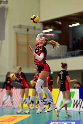 Volleyball I Frauen I Saison 2025-2026 I Bundesliga I 1. Spieltag I ETV Hamburger Volksbank Volleys - Allianz MTV Stuttgart I 11.10.2025 Lina Köster (3, ETV Hamburger Volksbank Volleys) Hamburg CU-Arena Hamburg Deutschland Copyright: xLobeca FelixxSchlikisx