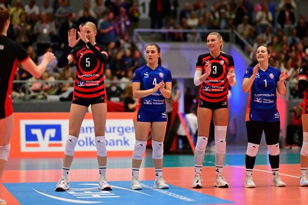 Volleyball I Frauen I Saison 2025-2026 I Bundesliga I 1. Spieltag I ETV Hamburger Volksbank Volleys - Allianz MTV Stuttgart I 11.10.2025 Mitte Sarah Stiriz (4, ETV Hamburger Volksbank Volleys) Hamburg CU-Arena Hamburg Deutschland Copyright: xLobeca FelixxSchlikisx