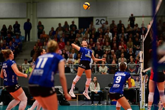 Volleyball I Frauen I Saison 2025-2026 I Bundesliga I 1. Spieltag I ETV Hamburger Volksbank Volleys - Allianz MTV Stuttgart I 11.10.2025 Antonia Stautz (6, Allianz MTV Stuttgart) Hamburg CU-Arena Hamburg Deutschland Copyright: xLobeca FelixxSchlikisx