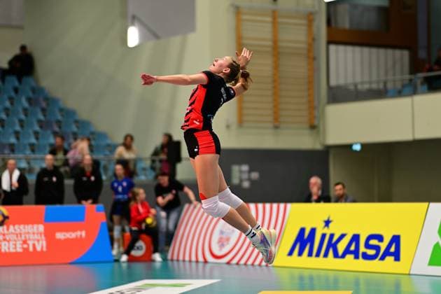 Volleyball I Frauen I Saison 2025-2026 I Bundesliga I 1. Spieltag I ETV Hamburger Volksbank Volleys - Allianz MTV Stuttgart I 11.10.2025 Leonie Körtzinger (7, ETV Hamburger Volksbank Volleys) Hamburg CU-Arena Hamburg Deutschland Copyright: xLobeca FelixxSchlikisx