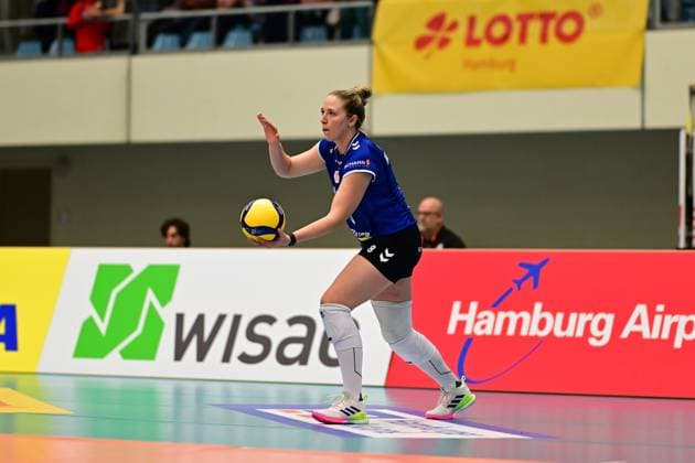 Volleyball I Frauen I Saison 2025-2026 I Bundesliga I 1. Spieltag I ETV Hamburger Volksbank Volleys - Allianz MTV Stuttgart I 11.10.2025 Eleanor Joyce Holthaus (8, Allianz MTV Stuttgart) Hamburg CU-Arena Hamburg Deutschland Copyright: xLobeca FelixxSchlikisx