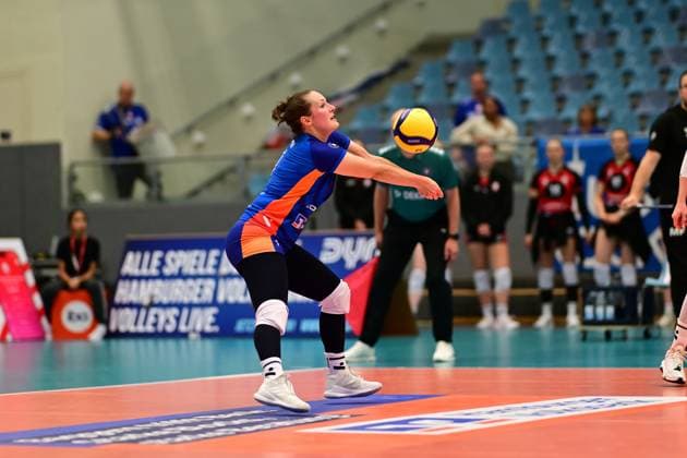Volleyball I Frauen I Saison 2025-2026 I Bundesliga I 1. Spieltag I ETV Hamburger Volksbank Volleys - Allianz MTV Stuttgart I 11.10.2025 Jana-Marie Meiser (1, ETV Hamburger Volksbank Volleys) Hamburg CU-Arena Hamburg Deutschland Copyright: xLobeca FelixxSchlikisx