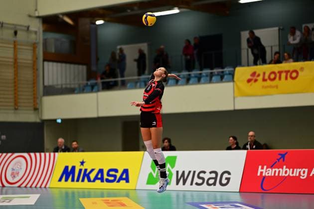Volleyball I Frauen I Saison 2025-2026 I Bundesliga I 1. Spieltag I ETV Hamburger Volksbank Volleys - Allianz MTV Stuttgart I 11.10.2025 Svea Frobel (11, ETV Hamburger Volksbank Volleys) Hamburg CU-Arena Hamburg Deutschland Copyright: xLobeca FelixxSchlikisx