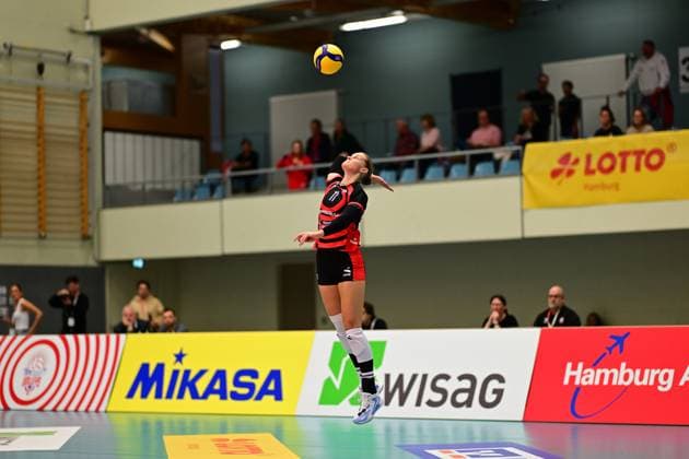 Volleyball I Frauen I Saison 2025-2026 I Bundesliga I 1. Spieltag I ETV Hamburger Volksbank Volleys - Allianz MTV Stuttgart I 11.10.2025 Svea Frobel (11, ETV Hamburger Volksbank Volleys) Hamburg CU-Arena Hamburg Deutschland Copyright: xLobeca FelixxSchlikisx