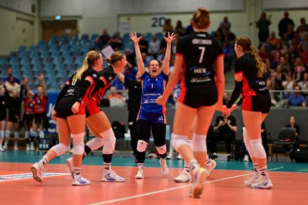 Volleyball I Frauen I Saison 2025-2026 I Bundesliga I 1. Spieltag I ETV Hamburger Volksbank Volleys - Allianz MTV Stuttgart I 11.10.2025 Jubel, Begeisterung, Enthusiasmus, Euphorie, Freude, Glücksgefühl, Heiterkeit bei: Jana-Marie Meiser (1, ETV Hamburger Volksbank Volleys) Hamburg CU-Arena Hamburg Deutschland Copyright: xLobeca FelixxSchlikisx