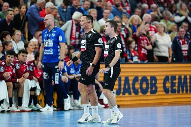 Schiedsrichter Fabian Baumgart und Philipp Dinges GER, SG Flensburg-Handewitt vs. THW Kiel, Handball, Bundesliga, Spieltag 8, Saison 2026 2026, 11.10.2025 GER, SG Flensburg-Handewitt vs. THW Kiel, Handball, Bundesliga, Spieltag 8, Saison 2026 2026, 11.10.2025 Flensburg Copyright: xEibner-Pressefoto MarcelxvonxFehrnx EP_MFN