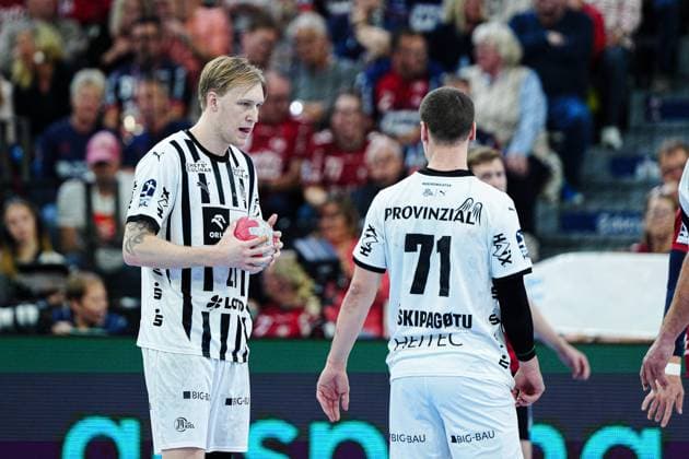 Eric Johansson (THW Kiel, 21), Elias Ellefsen a Skipagotu (THW Kiel, 71) GER, SG Flensburg-Handewitt vs. THW Kiel, Handball, Bundesliga, Spieltag 8, Saison 2026 2026, 11.10.2025 GER, SG Flensburg-Handewitt vs. THW Kiel, Handball, Bundesliga, Spieltag 8, Saison 2026 2026, 11.10.2025 Flensburg Copyright: xEibner-Pressefoto MarcelxvonxFehrnx EP_MFN