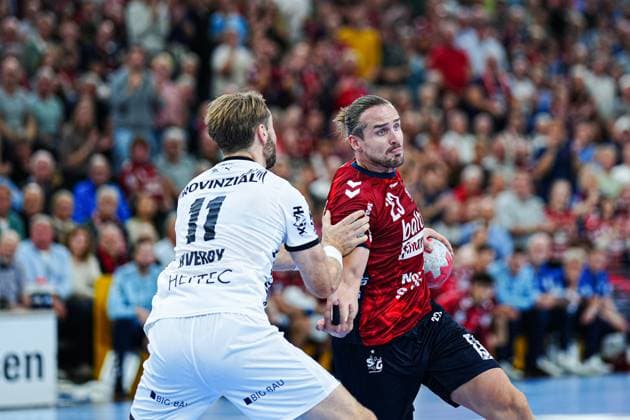 Petter Oeverby (THW Kiel, 11), Kent Robin Toennesssen (SG Flensburg-Handewitt, 23) GER, SG Flensburg-Handewitt vs. THW Kiel, Handball, Bundesliga, Spieltag 8, Saison 2026 2026, 11.10.2025 GER, SG Flensburg-Handewitt vs. THW Kiel, Handball, Bundesliga, Spieltag 8, Saison 2026 2026, 11.10.2025 Flensburg Copyright: xEibner-Pressefoto MarcelxvonxFehrnx EP_MFN