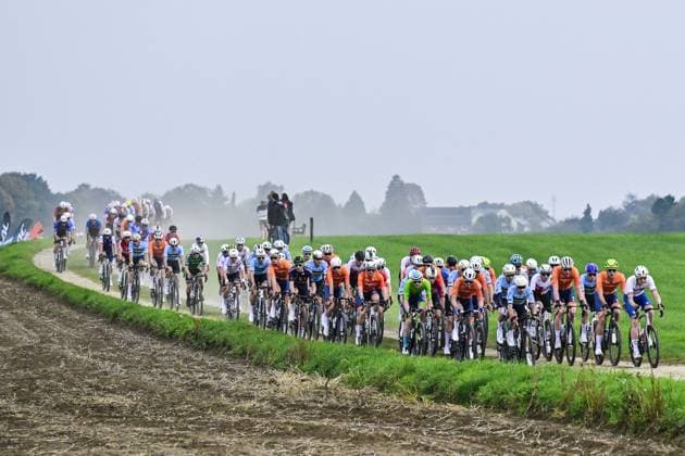 The pack of riders pictured in action during the men elite race at the UCI World Gravel Championships, Sunday 12 October 2025, in Maastricht, The Netherlands. DIRKxWAEM  x136586897x