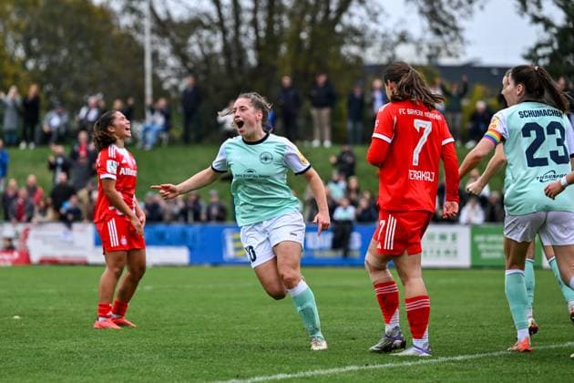 12.10.2025, Fußball, 2. Frauen-Bundesliga, 2025 2026, 7. Spieltag, SG 99 Andernach - FC Bayern München II Leonie Krumtp (10 SG 99 Andernach) bejubelt ihr Tor zum 2:0 Führungstreffer.