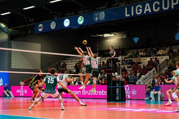 Volleyball I Herren I Saison 2025 2026 I Volleyball Bundesliga Ligacup I FT1844 Freiburg - HELIOS Grizzlys Giesen I 12.10.2025 Charles Figy (14, FT 1844 Freiburg) und Yannick Harms (3, FT 1844 Freiburg) im Block gegen Lars Migge (20, HELIOS Grizzlys Giesen) Copyright: xLobeca Bjorn-OlexKehmx