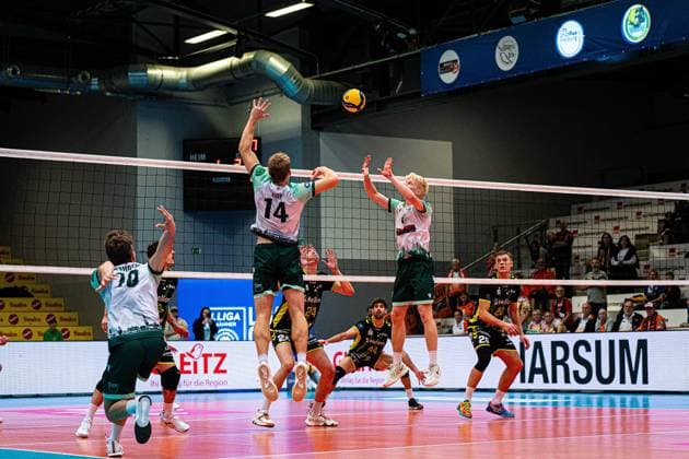 Volleyball I Herren I Saison 2025 2026 I Volleyball Bundesliga Ligacup I FT1844 Freiburg - HELIOS Grizzlys Giesen I 12.10.2025 Fabian Hosch (9, FT 1844 Freiburg) im Zuspiel auf Charles Figy (14, FT 1844 Freiburg) Copyright: xLobeca Bjorn-OlexKehmx